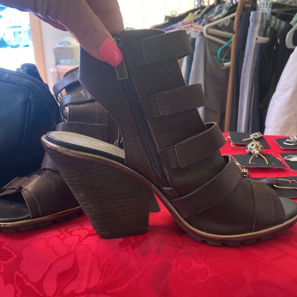 Reaction Kenneth Cole Brown leather strappy booties sandals 9.5 - Picture 4 of 13